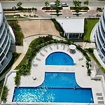Exclusive Oasis , Beach, Pool And High Comfort